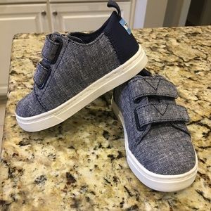 Toddler size 7 TOMS